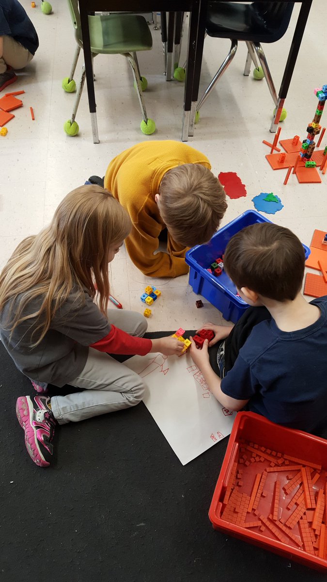 JessiRoZe's tweet photo. Grade 2 math manipulative structure challenge! Making their thinking visible! #mathishappening @PrincessE_GEDSB @GEDSB https://t.co/dhIKBvfvKZ