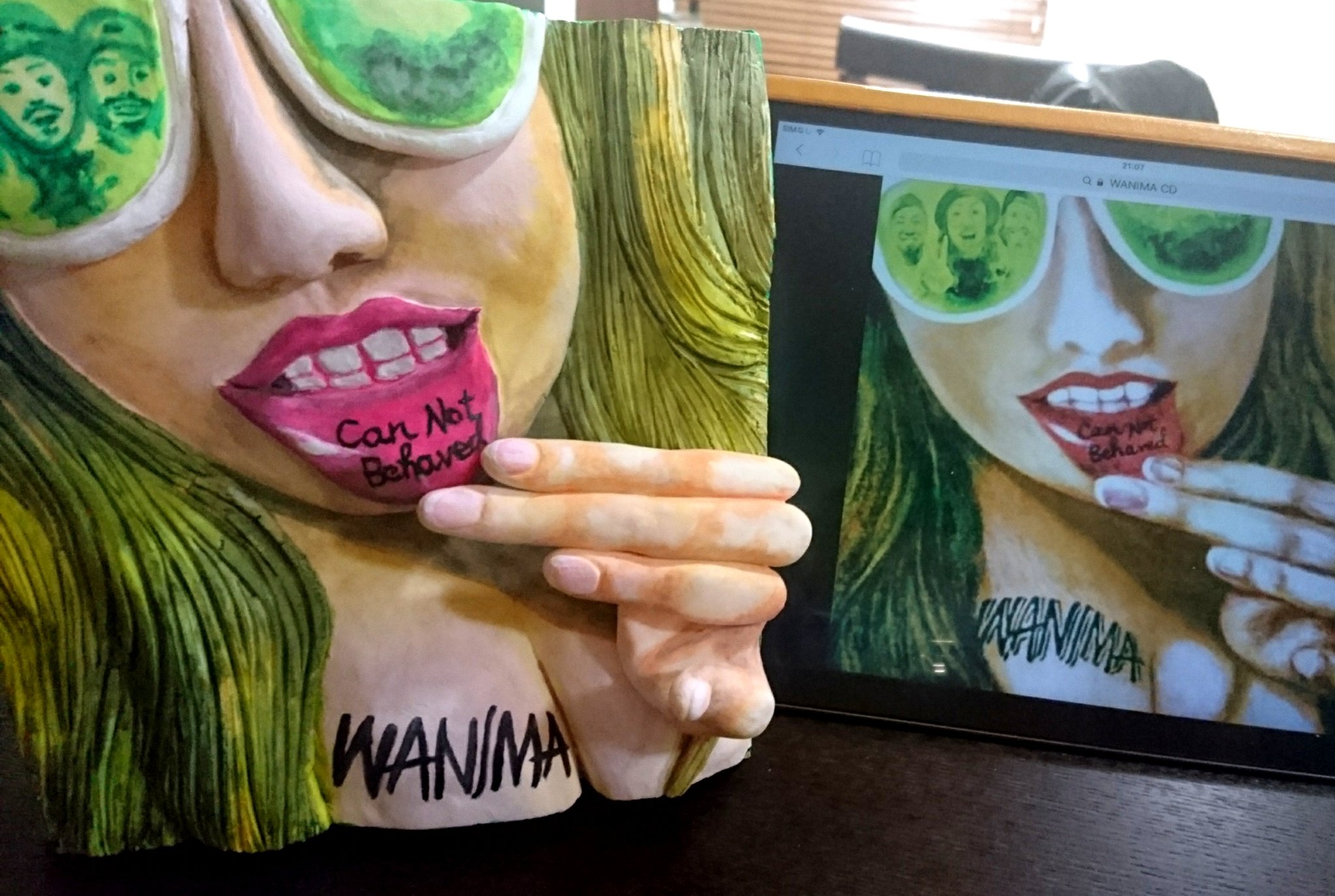 あつたーまんﾎｶﾎｶ Twitterren Wanimaのcan Not Behaved Cdジャケットを紙粘土で作ってみた 所々若干違うところはあるけど色合いは元の絵と近くなるように頑張った W Wanimaのジャケットはシリーズ作っていきたい Wanima 松本健太 藤原弘樹 西田光真