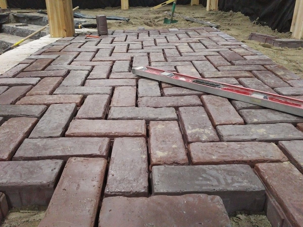 HansenOttawa's tweet photo. In goes the @UnilockLife in our showcase build at living landscapes @OttawaHomeShow @CCNaturalStone Day 2 of the build #TownHall https://t.co/QKbz1c9WZN