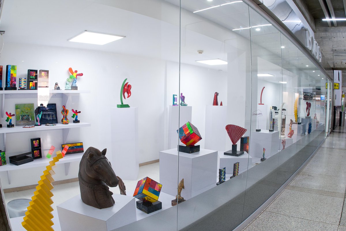 boatoart's tweet photo. Ya sabes donde encontrarnos. Te esperamos en el Aeropuerto Internacional de Maiquetia para llevarte lo mejor del arte venezolano #RegalaArte https://t.co/14AyU0FgJG