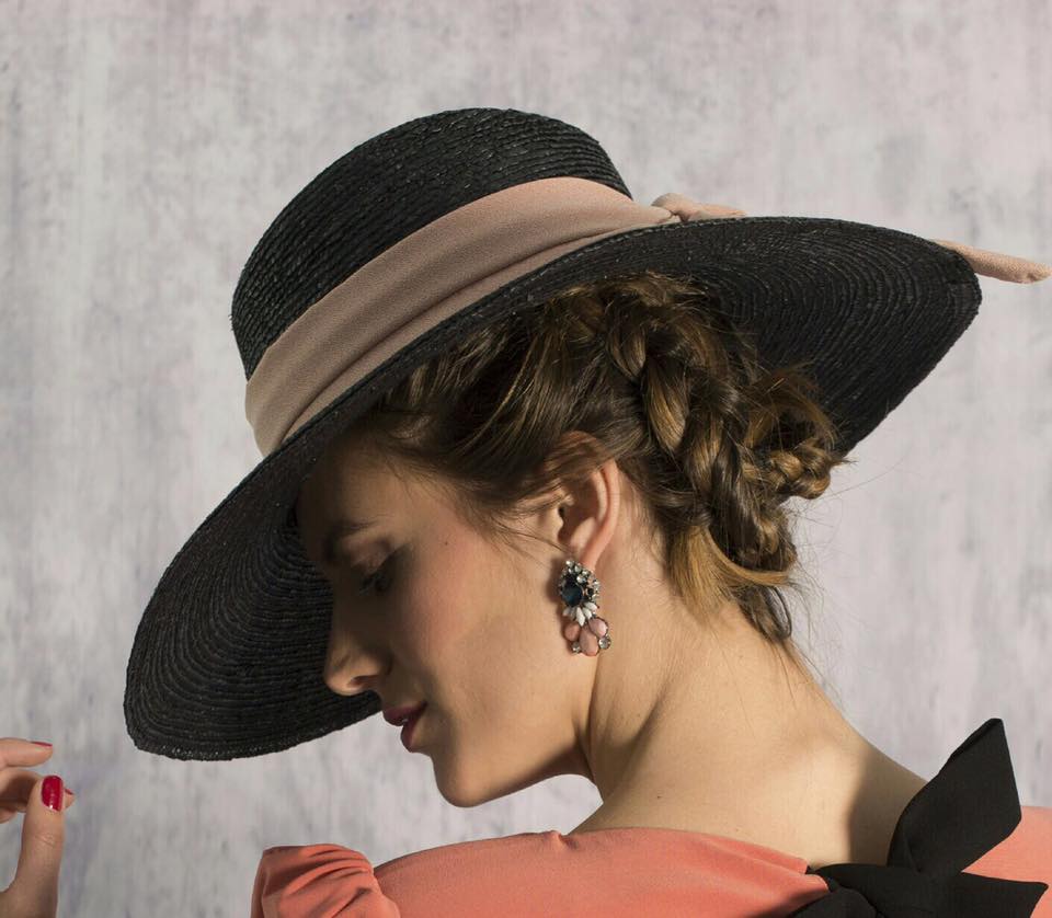 fadvondaiz's tweet photo. Los #pendientesjoya son el complemento perfecto para un #look de invitada como éste. ¿Qué os parece? https://t.co/eywLE4kNFC #PendientesKira https://t.co/JtwvT0qXV3