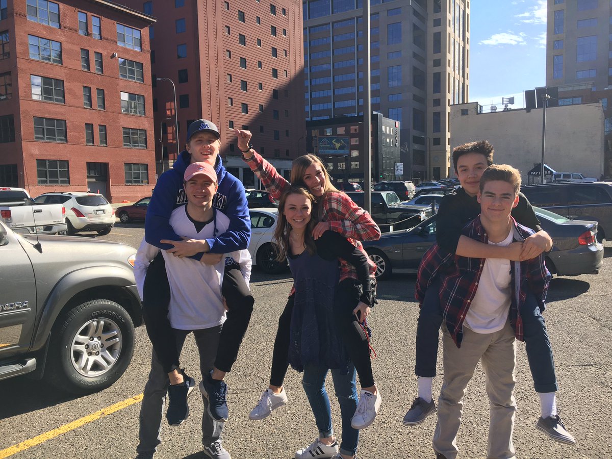BTC_updates's tweet photo. Last time best time! Wrapped up the year w/ an awesome crew💙(not pictured: @babybellsss3 ) thank you all for making the year great! https://t.co/BMipawUmaz