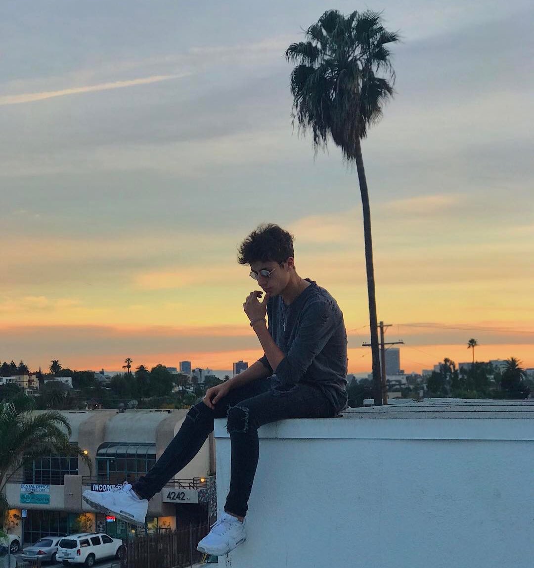 tuinfluencer's tweet photo. La gente no tiene ni idea lo mucho que me gustaría pasar un atardecer con Junpa Zurita 😍🌴✨ https://t.co/xoz4bkxElk