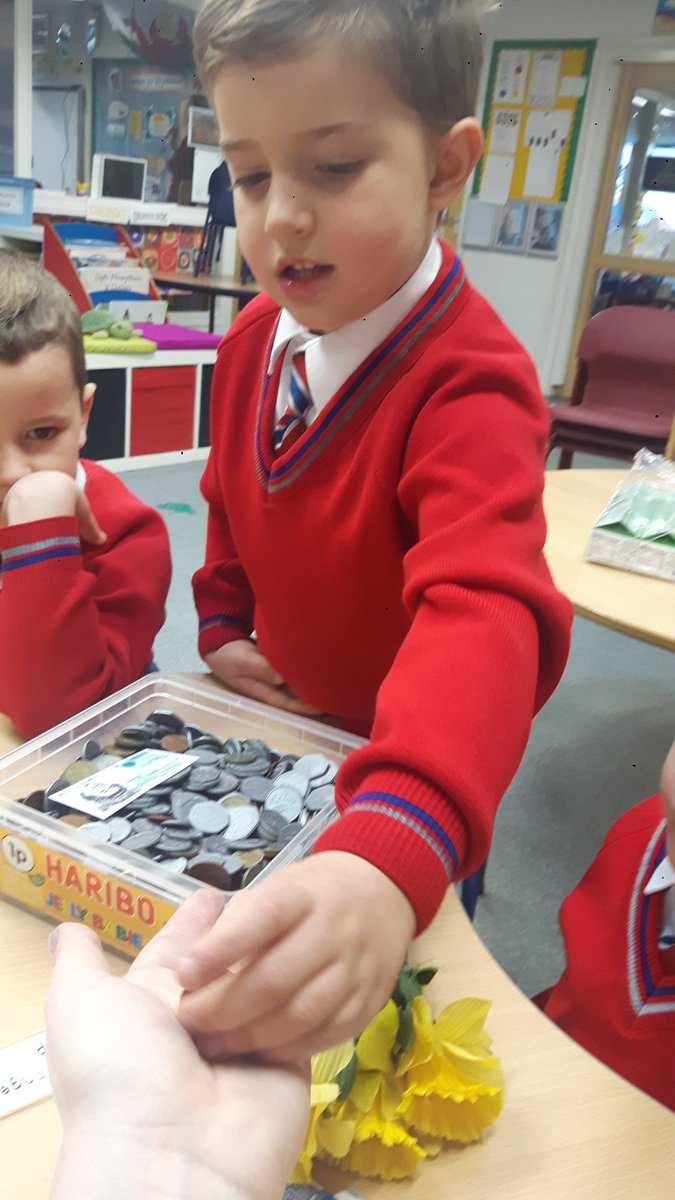 ysgolbrynhedydd's tweet photo. #year1JR using our new money skills in our pretend flower shop this morning #moneyskills #mathsinclass #DIAIUTF #YBH #flowershop https://t.co/scYH6qASrr