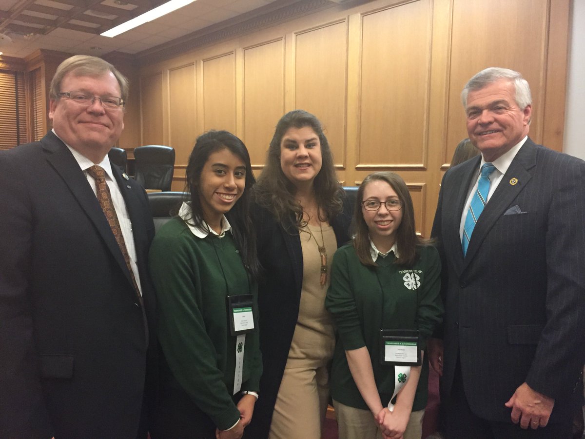 msamy4h's tweet photo. .Legislative Visits at 4-H Congress @jimtracy @dawnwhite1022 @TimRudd34 https://t.co/20z160LPd7