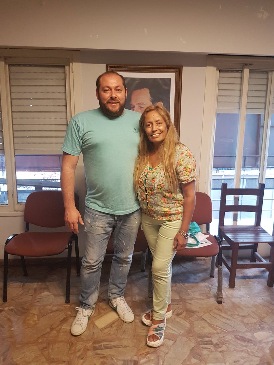 Auka24SM's tweet photo. El Concejal Sciolista @juanjo_castro recibió entregó una colaboración para la EP 39 destinada a pintar la Escuela. @francolaporta @fmtrujui https://t.co/N9H4S6DLHZ