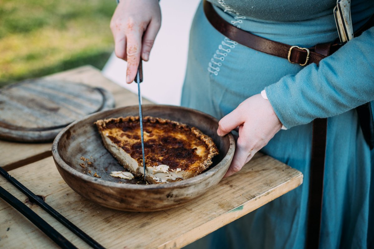 NihilSegniter's tweet image. Look at @Sonia_A_Scott in her medieval stuff!