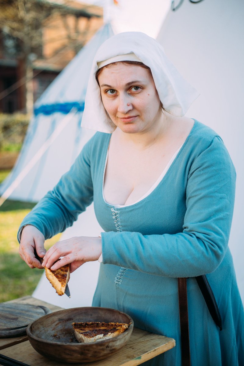 NihilSegniter's tweet image. Look at @Sonia_A_Scott in her medieval stuff!