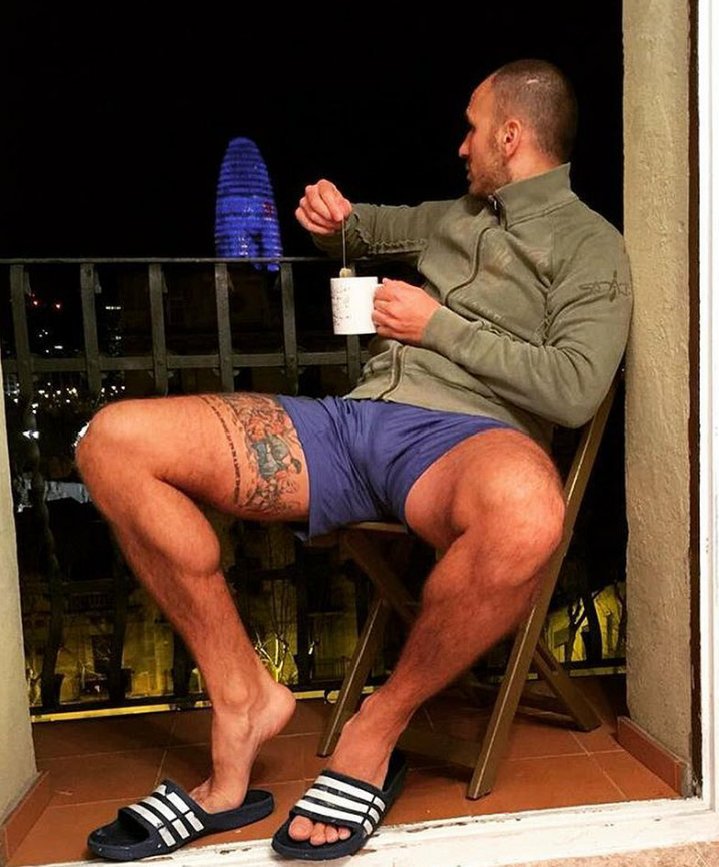 charming2005's tweet photo. Muchas veces una foto así me provoca más morbo que si saliera directamente desnudo #nakedprinces #thoseballs #puromorbo #Quéhayabajo? https://t.co/vcmT4efSHA