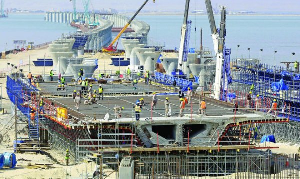 GeoengineerOrg's tweet photo. $3bn Kuwait causeway project on track for launch in 2018 #SubbiyaBridge #Kuwait #causewayproject https://t.co/b3kMyi1bBM https://t.co/3CdXhqrnuf