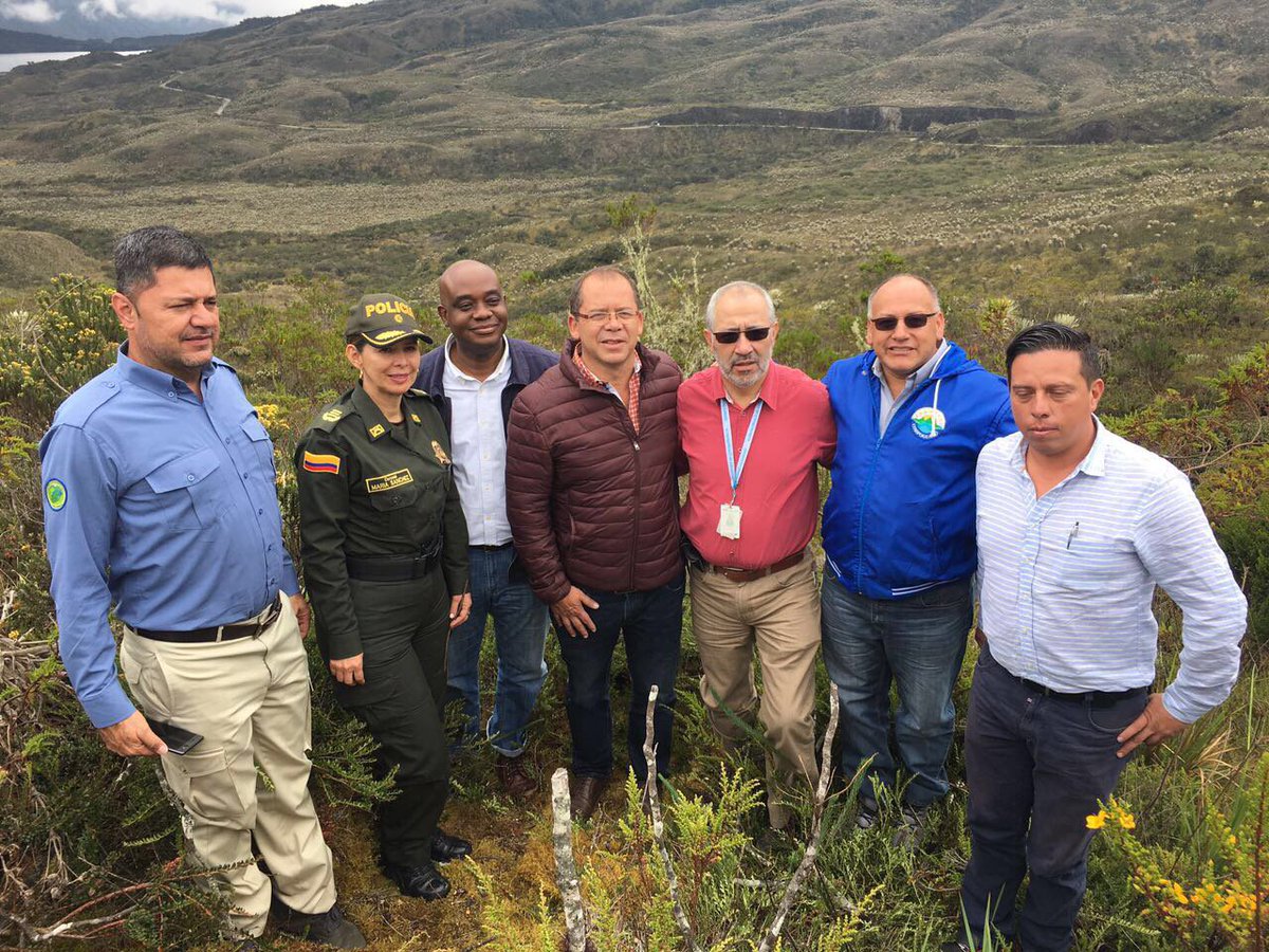ParquesColombia's tweet photo. Ministerio de Ambiente refuerza medidas para proteger oso de anteojos
https://t.co/oNGwgFt8Pl #NoAlaMuerteDeOsos https://t.co/ayG725fr5V