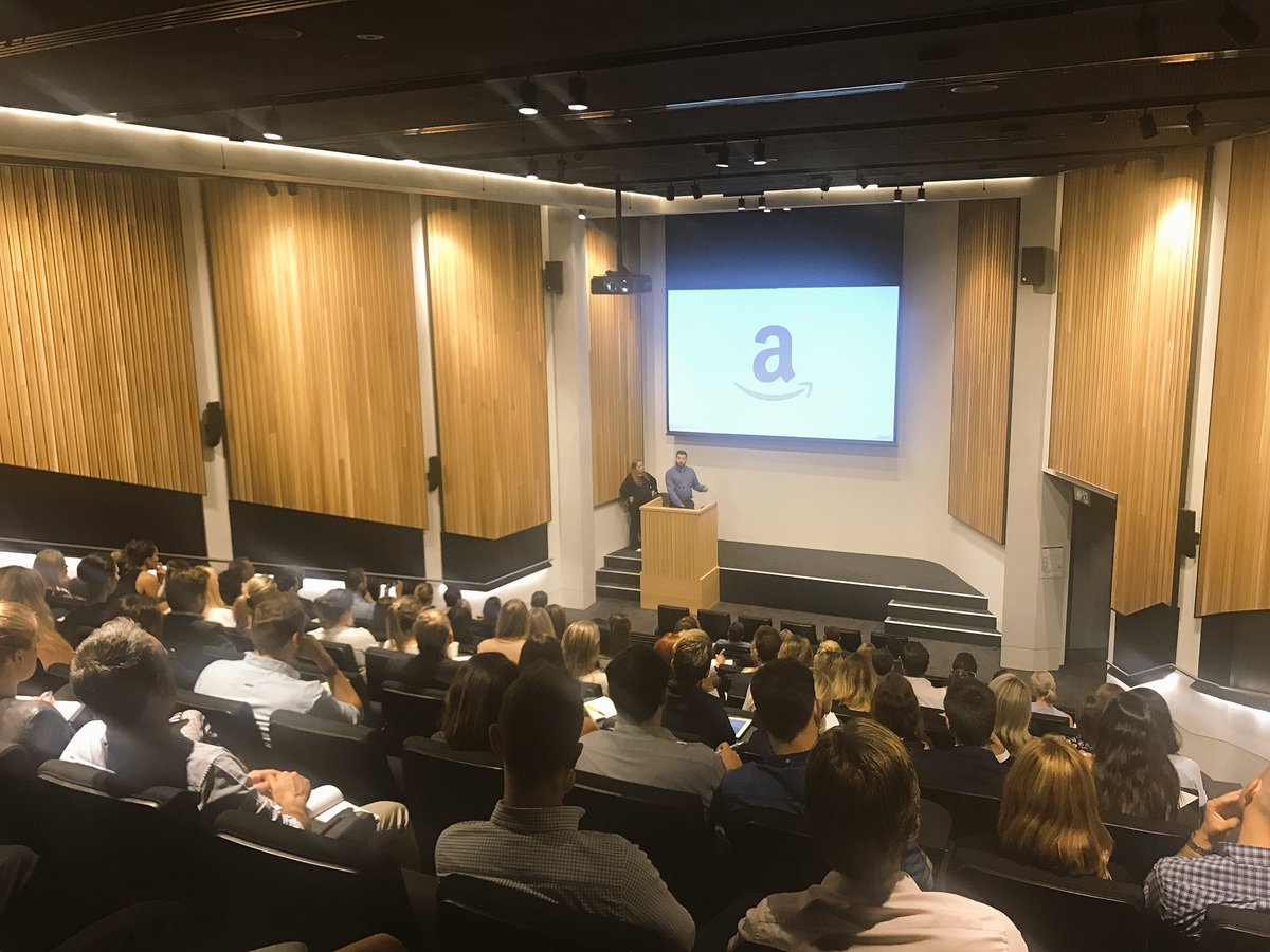 CaratAUNZ's tweet image. Full house at this morning's #RetailRedefined session, with @robert_tilt and @chrissybluebird #CaratRedefiningSeries