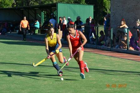 hockeyargplus's tweet photo. #Metro #DamasE3  🏑ARQUITECTURA “B” PISO FUERTE EN PILAR Y SE QUEDÓ CON LOS TRES PUNTOS ▶️https://t.co/T1zJN6EsE0 https://t.co/xcIwfTWP84