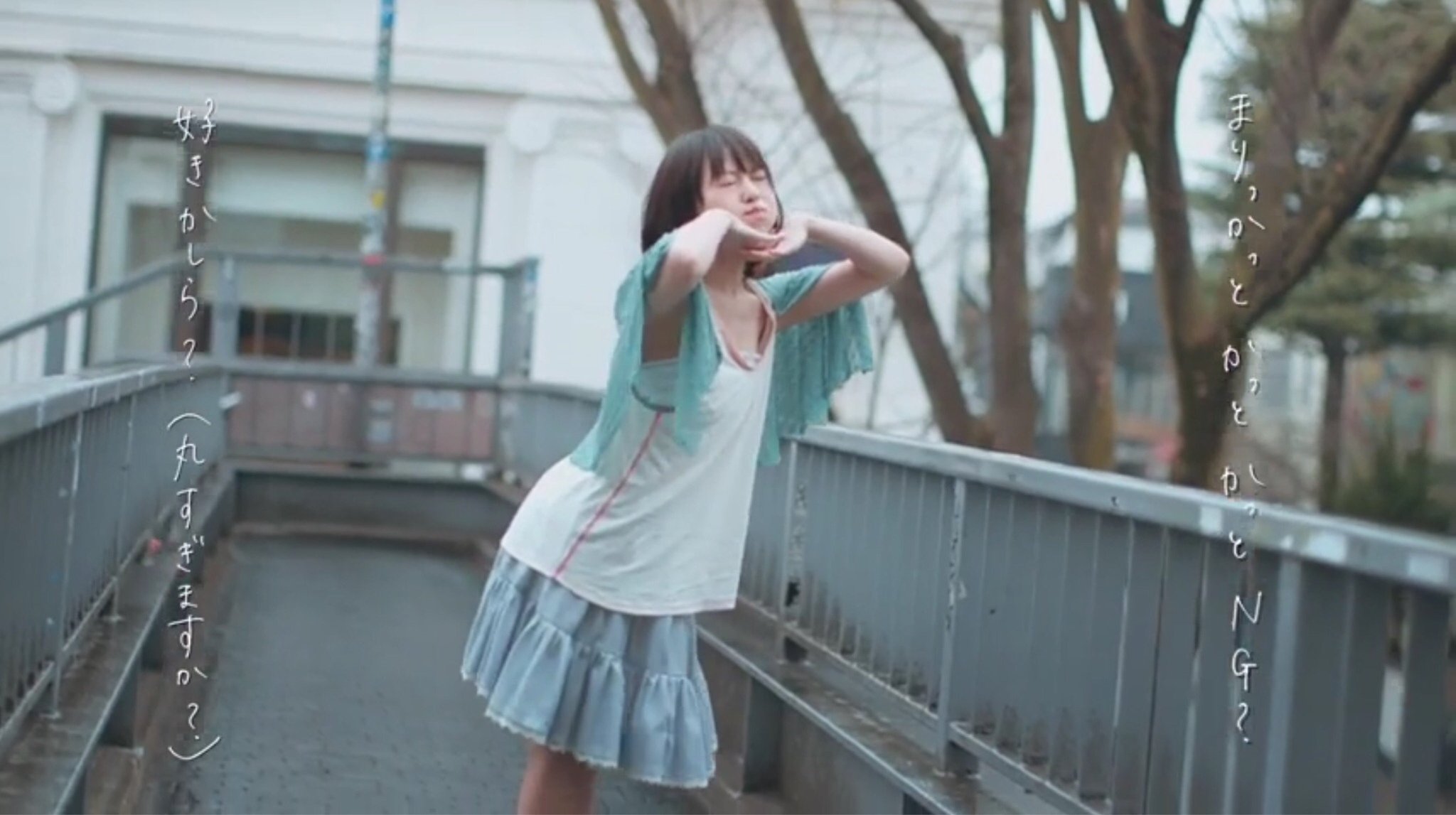 ぴー 絶対的伊藤万理華愛 伊藤まりかっと で使った歩道橋だよー 万理華さんの存在感ったらない 場所は表参道の神宮前交番前 ロケ地巡り アリですか ๑ ᴗ アリだよー 伊藤万理華 聖地巡礼 個人pv 乃木坂46