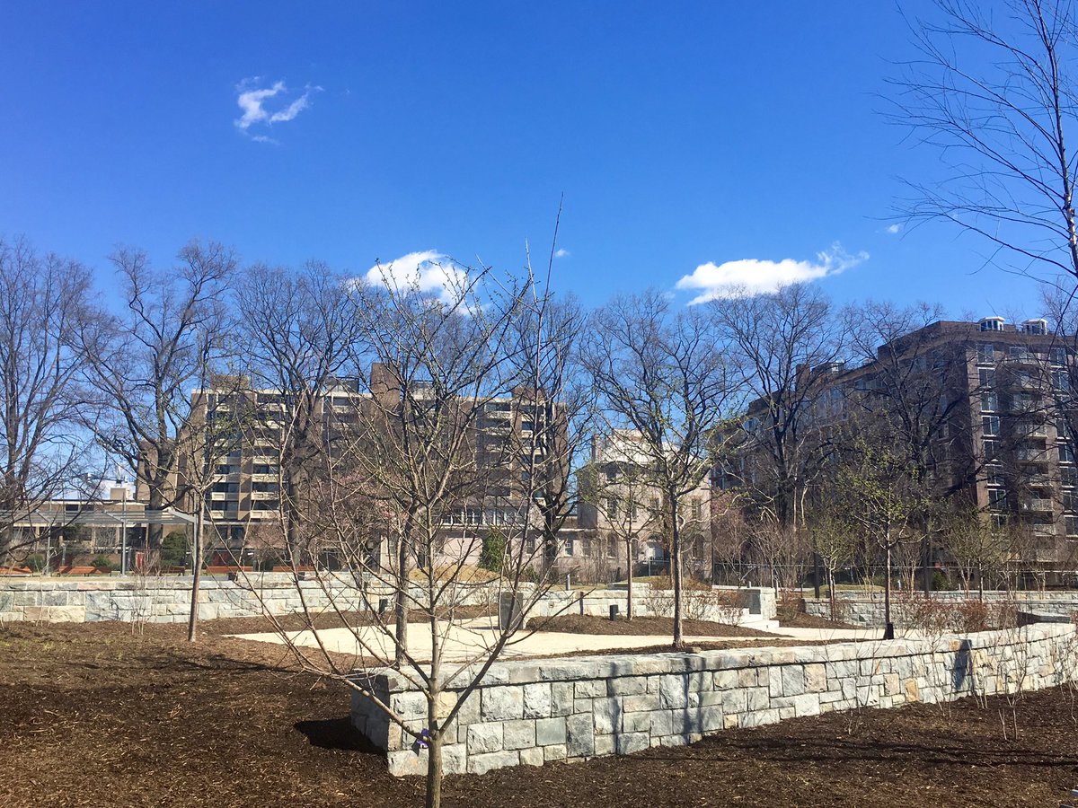 SWTLQTC's tweet photo. Preview of the new Waterfront Park on this first day of spring: https://t.co/qVkDgHm5LI https://t.co/Xc2cF3lP4j