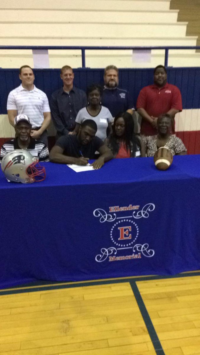 EaglesPrep's tweet photo. Congratulations to Ellender High 5'11 195 RB Wanya Washington @WanyaP_ on signing with Southern Prep Eagle's #Flight337 #Showtime https://t.co/Wc6A4WzzYB
