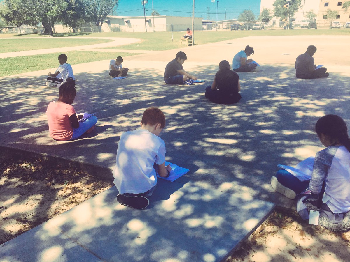 SWmyles_'s tweet photo. Why work indoors when we can take advantage of this Vernal "Spring" Equinox โ๏ธ! #FalconsSoar #HelloSpringtime https://t.co/Q2DL0jN5jk