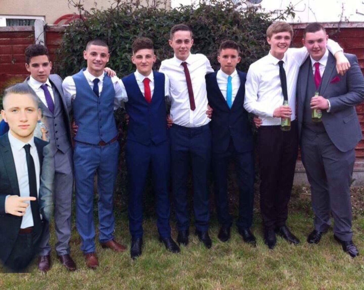 ecalardo's tweet photo. #tbtoprom https://t.co/bTy5mulp10