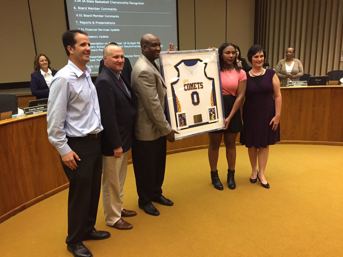 OKCPS's tweet photo. Classen School of Advanced Studies Taylor Roberts recognized for holding Oklahoma basketball 🏀 scoring record. 👏🏽 https://t.co/ltaME6XdmF
