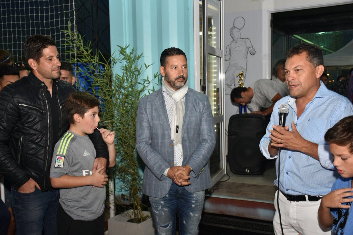 gustavomenendez's tweet photo. Felicitaciones @AgustinOrion y @WalterFesta_  por el nuevo emprendimiento deportivo que acaban de inaugurar en Moreno. #ApostarAlDeporte https://t.co/kghuo2LtEE