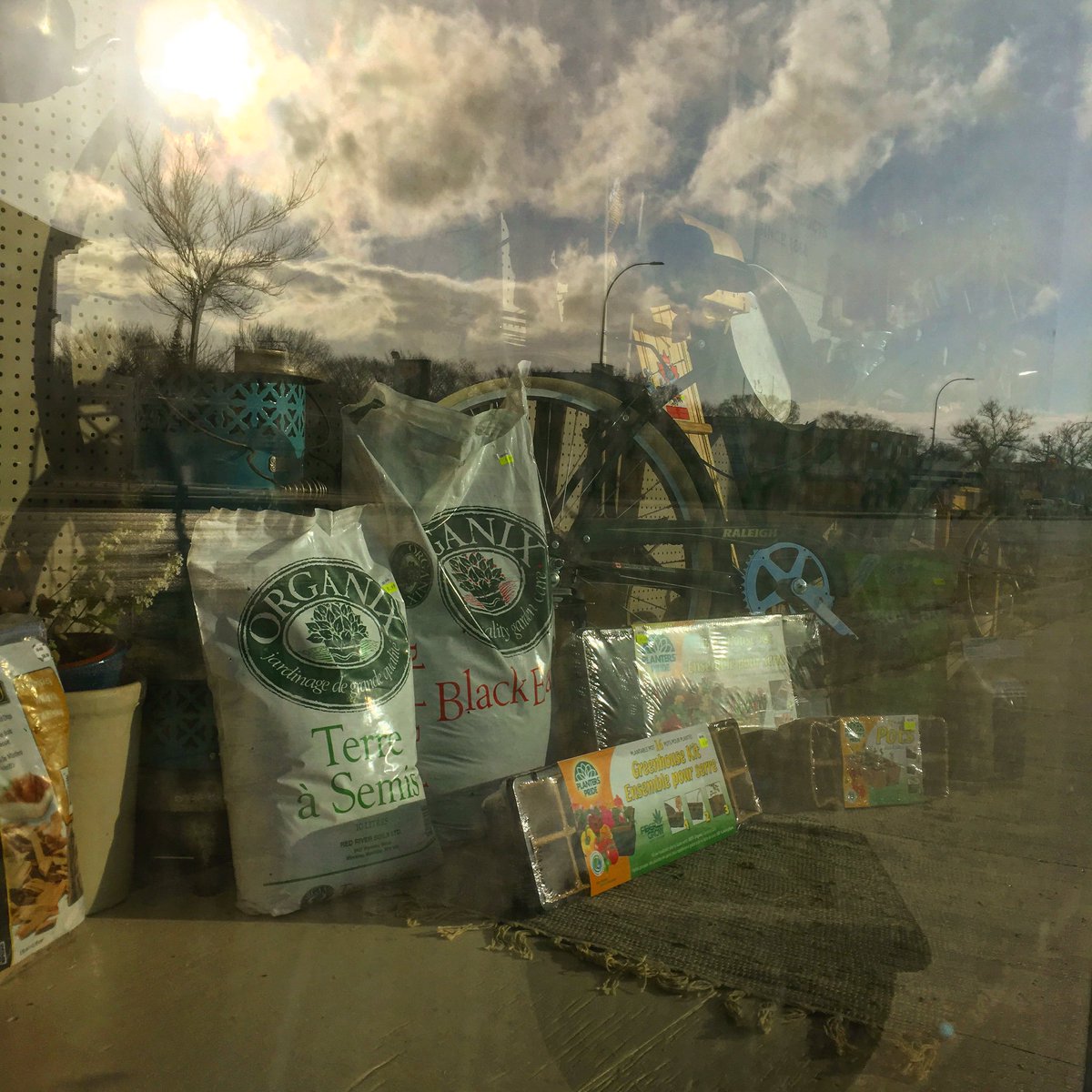 phcoop's tweet photo. Spring!!!!
.
#firstdayofspring #pollockshardware #spring #springequinox #winnipeg #winnipegnorthend #seedstarting #shoplocal #bikes #bbq https://t.co/DbPra07Ryd