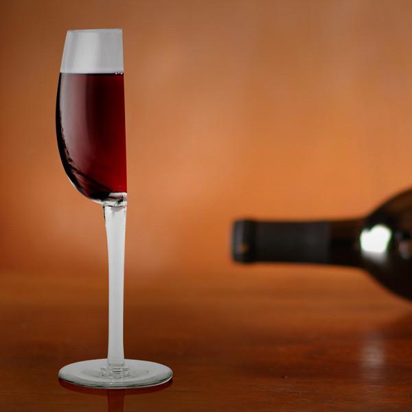 반잔만 마시세요. 마눌님들이 좋아할 만한 와인잔이네요. 해외사이트에서 실제로 판매되는 상품입니다. ㅋㅋㅋ

#HalfWineGlass #반잔만마시세요 #인간아고만쳐마셔라 #와인잔 #반잔와인잔 #재밌는와인잔 #술 #술꾼 #일상 #소통해요💕 #맞팔해요