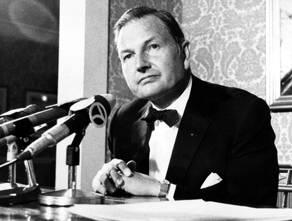 WearChronos's tweet image. David Rockefeller was the world's oldest living billionaire. Banker, philanthropist, heir, dies at 101 bloomberg.com/news/articles/… via @business