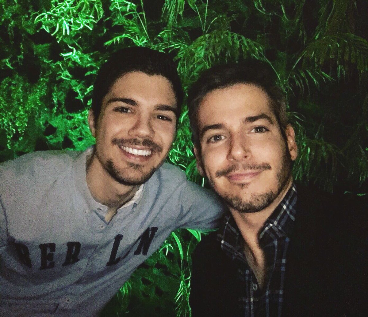 franmoyagarde's tweet photo. What a great dinner with @manucabello . This vertical garden is totally gorgeous!!!! #restaurant #pershinghall #vmteam #paris https://t.co/uRMdZyfbyQ
