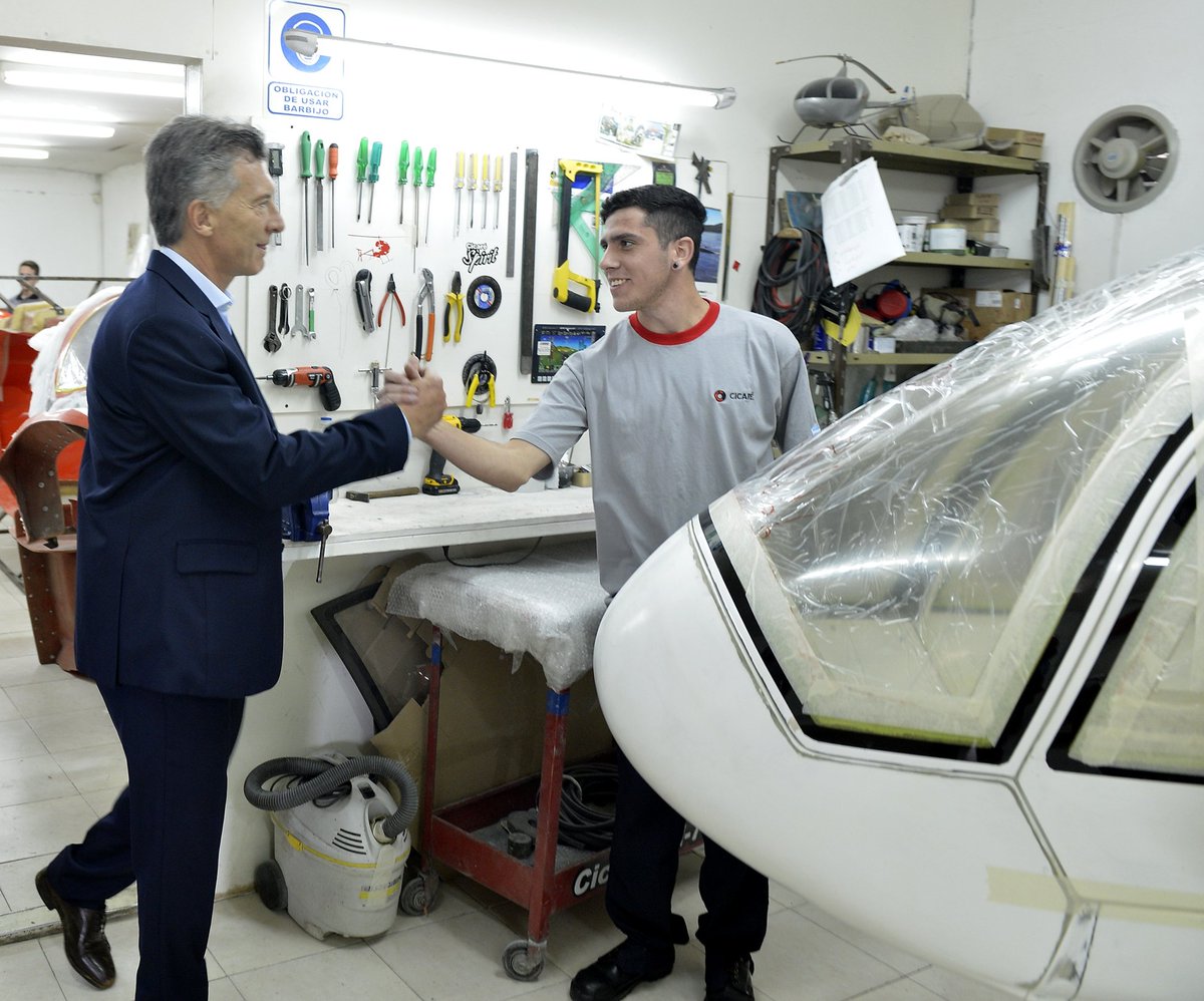 El Presidente anunció la ampliación de la empresa de fabricación de helicópteros Cicaré S.A en Saladillo casarosada.gob.ar/slider-princip…