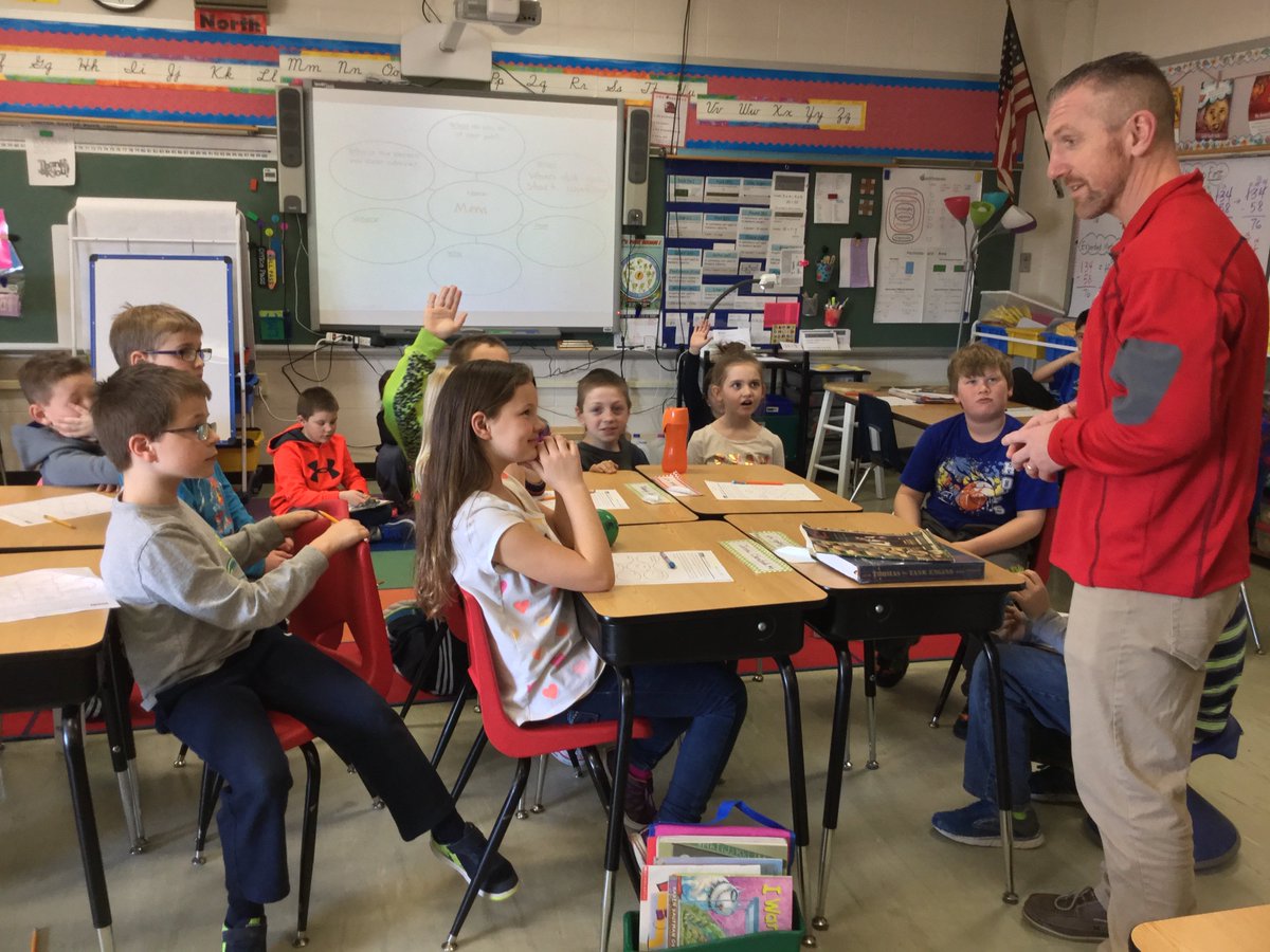 DoxeyGrade3's tweet photo. Thank you Mr. Schuetz for leading an impromptu discussion on forming and answering questions! You walked in at the right time! #SDMtalent https://t.co/xsbjB5WEYt