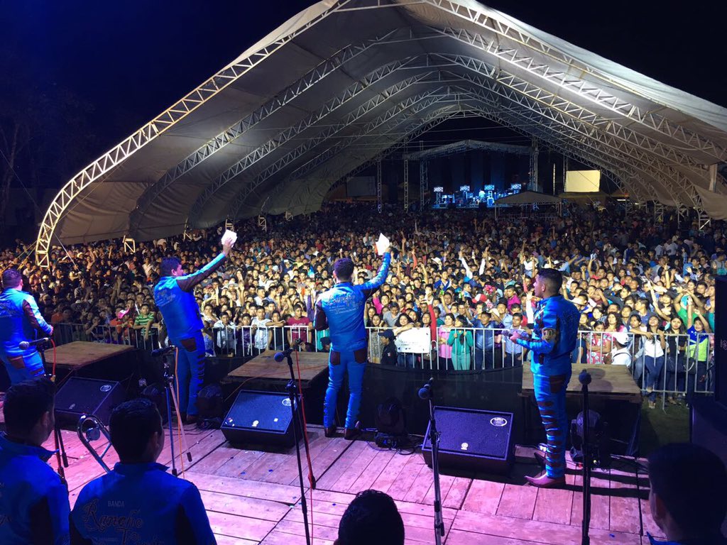 b_ranchoviejo's tweet photo. No importa viajar tantas horas para ver esta respuesta de la Gente de Rancho. Gracias Tila Chiapas!! #QueMachin #LaSopaDeTuPropioChocolate https://t.co/D87pyhMupl