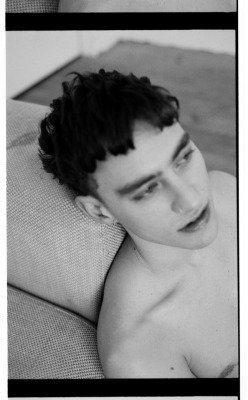 ollyarchive tweet picture