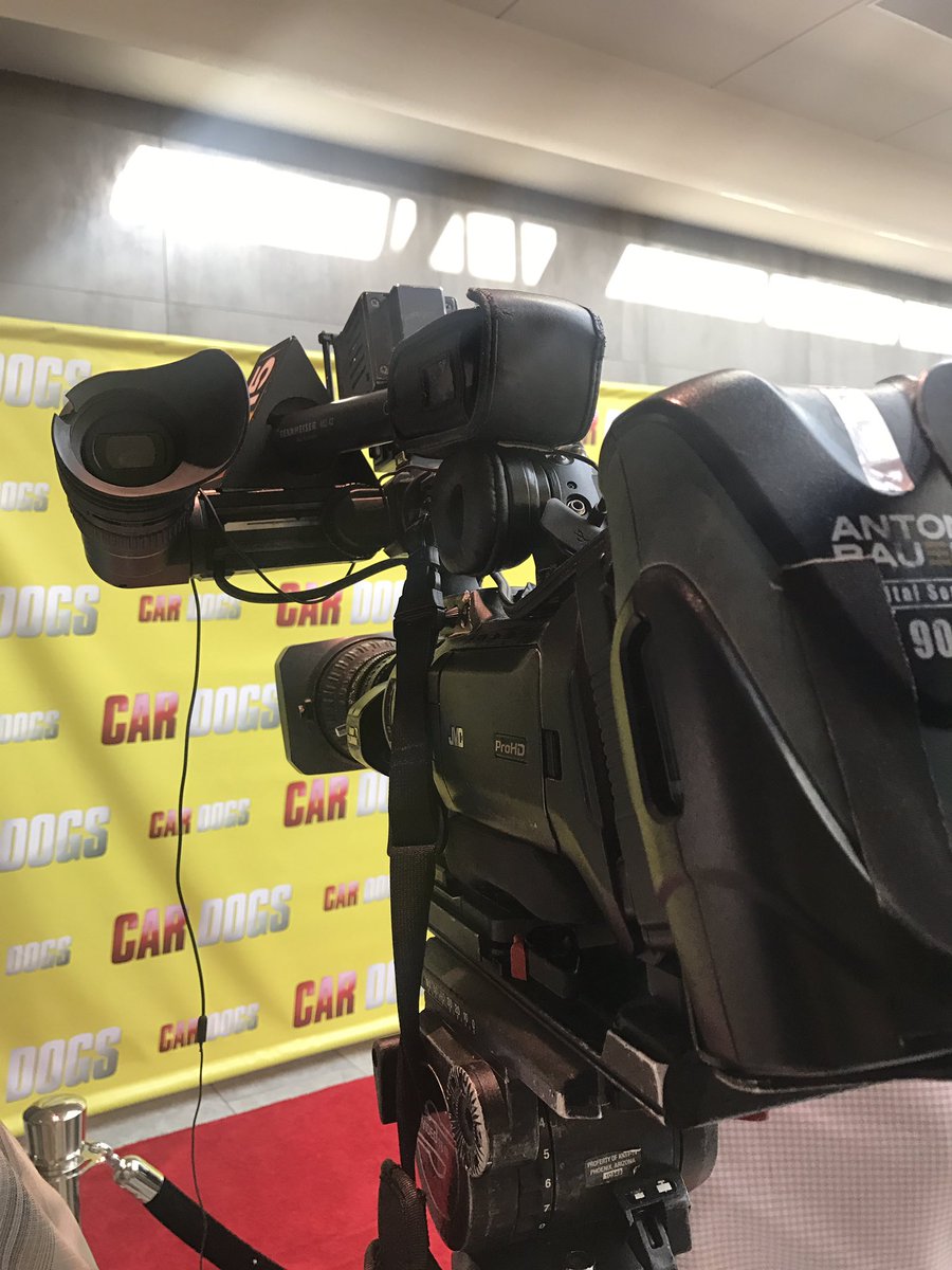 CarDogsTheFilm's tweet photo. Tune in for an exclusive look at tonight's #redcarpet premiere of Car Dogs! https://t.co/YuWdT0Jmt4