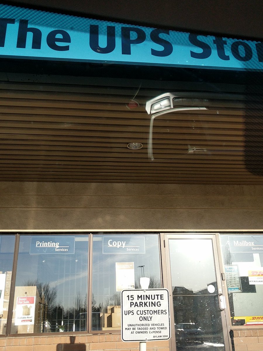 ThatLawyerGuy's tweet image. Can't stress how fantastic @UPSStore397 is! Needed docs printed today +  I was running late, but they stayed open! #yeg #service #yegbiz :)