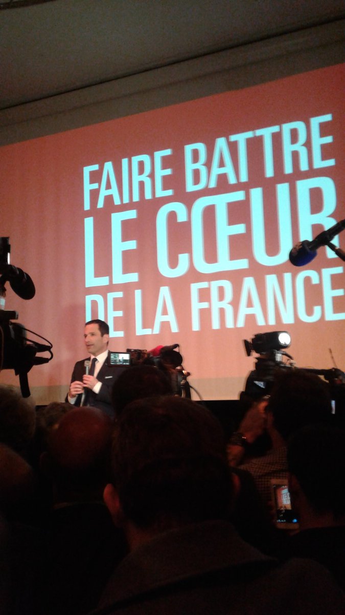 militantedu18e's tweet photo. #hamondebat @benoithamon de retour à la Belleviloise. "Le seul vote utile est le vote utile aux gens pas utile au candidat" #FuturDesirable https://t.co/5LvpGEpWnk