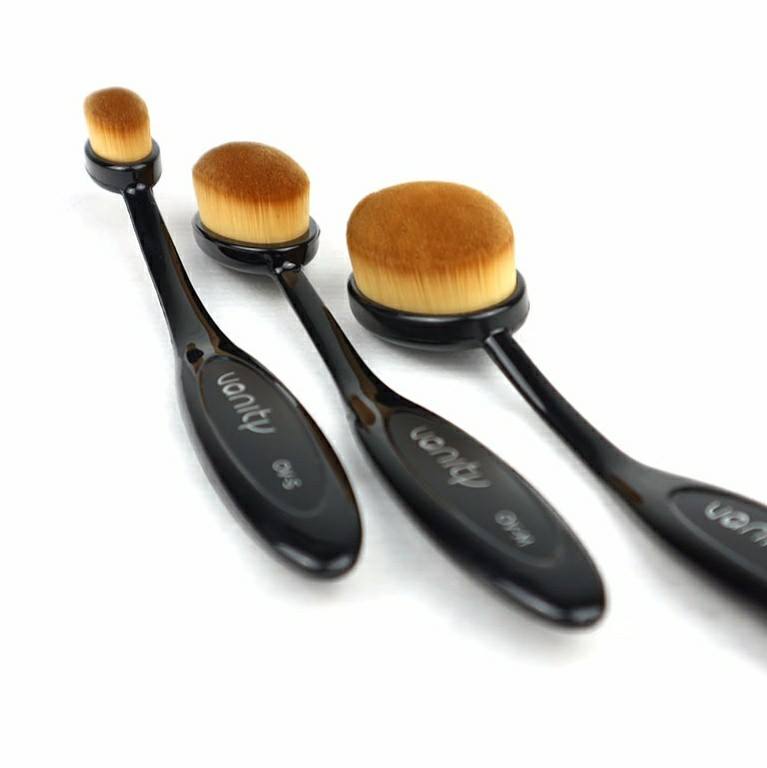 vanitytools's tweet photo. Oval S, Oval M y Oval L. ¿Cuál de las 3 es tu favorita? 😋 #ovalbrushes #vanitytools #brochasovales #maquillaje #belleza #brochas https://t.co/G6c6MfFQZZ