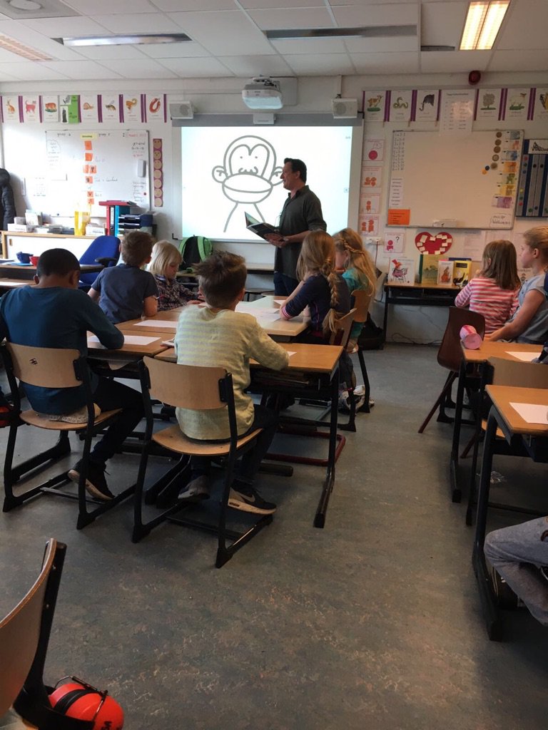 despringschans's tweet photo. Groep 4/5 heeft bezoek van Ted van Lieshout @BiebHeiloo #Heiloo https://t.co/8qWXdHlxzT