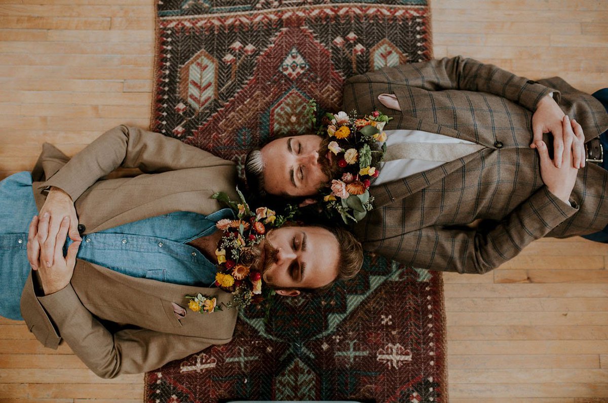 GreatEventDevon's tweet image. Everything about this bridal shoot. greenweddingshoes.com/wes-anderson-i…