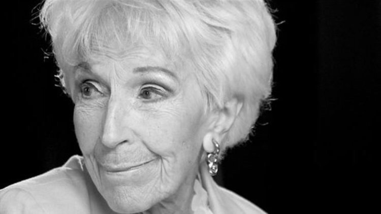 Janine Sutto s'éteint. Quelle grande comédienne. Elle va nous manquer. 
 ici.radio-canada.ca/nouvelle/80481…