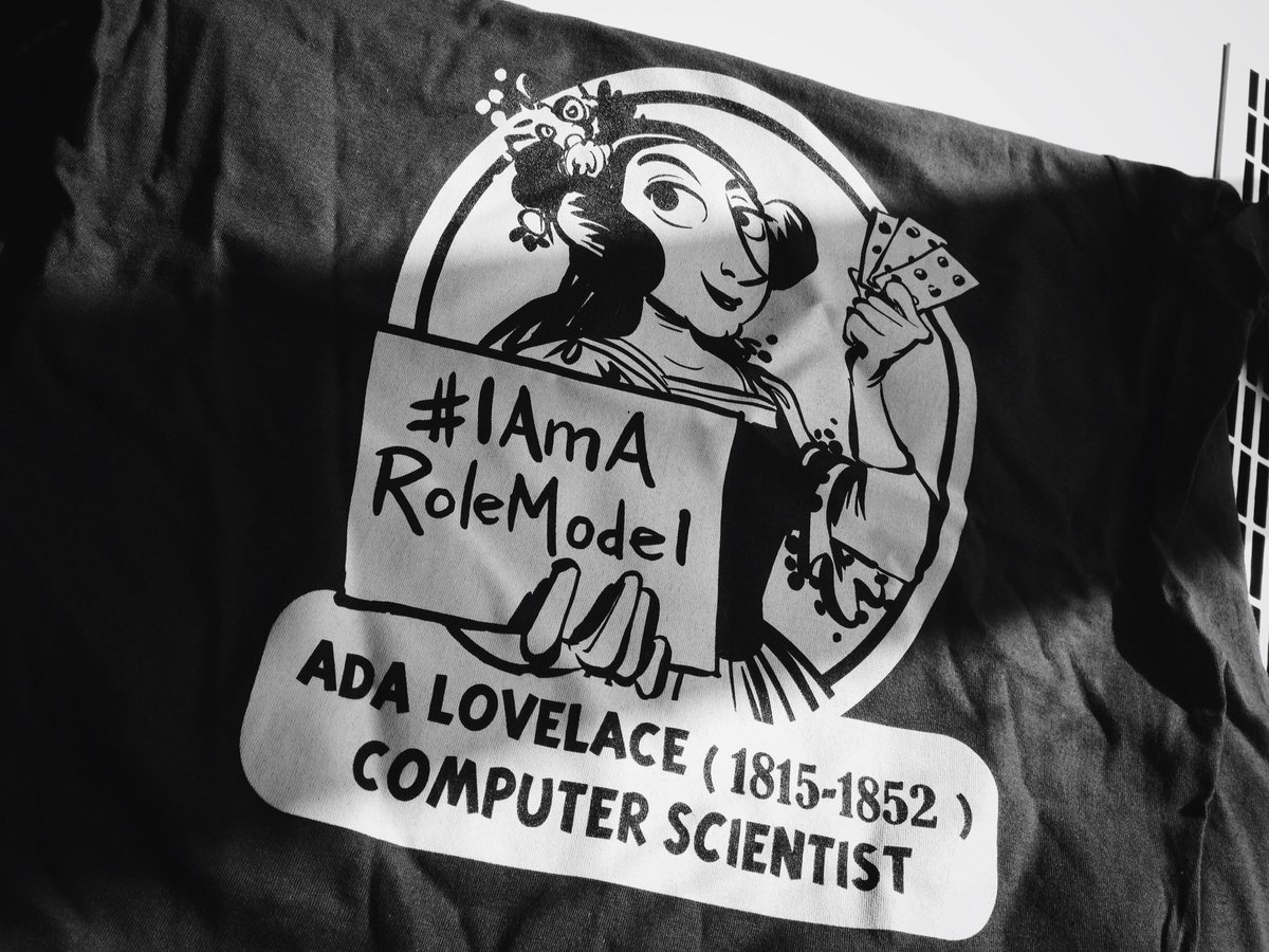 koste4's tweet image. .@ReactLondon_  has one of the best conf swag i&apos;ve ever seen ! :) loving this tshirt  #reactlondon2017