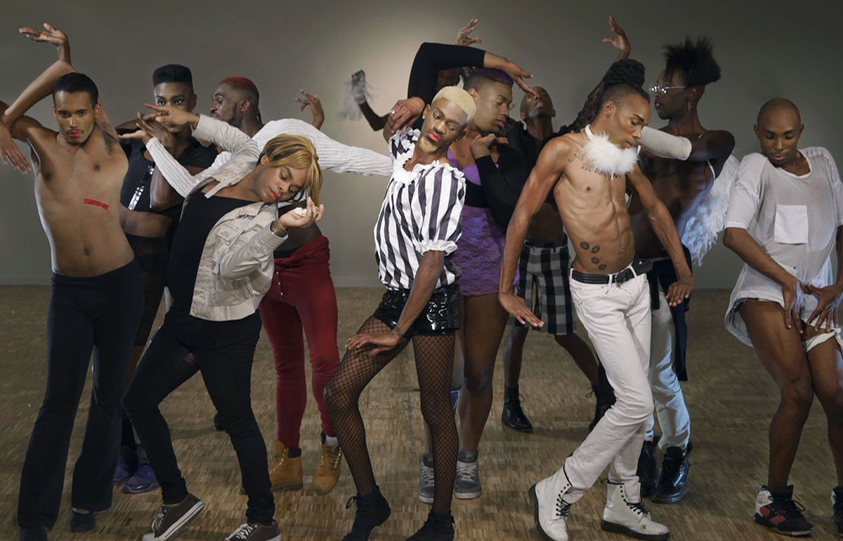 104paris's tweet photo. Danse urbaine: découvrez l'installation de Frédéric Nauczyciel autour du #voguing jusqu'au 09/04👉https://t.co/Xxf4bbwG6Q #SequenceDanseParis https://t.co/VDX2mnsLgE