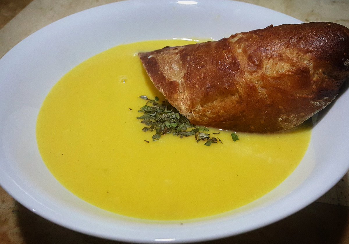 Husk1e's tweet photo. Since I gotten a new Hand Blender, I decided to make Pumpkin and Potato Soup. With a freshly made baguette from my mom. #comfortfood #soup https://t.co/KUfGd3MV0g