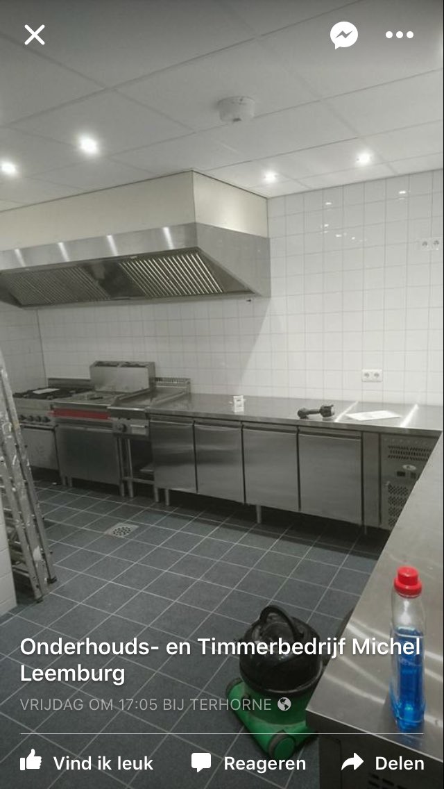 De nieuwe Keuken bijna klaar , met de nieuwe menukaart aan de gang laat het seizoen maar beginnen ! Ook afhaal