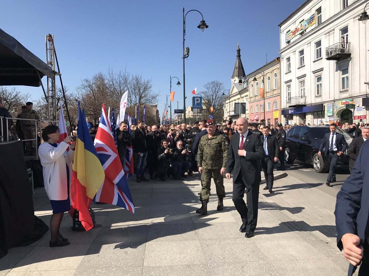 hqmncne's tweet image. Minister of Defence of #Poland Antoni @Macierewicz_A also arrived for #StaticDisplay of #eFP battlegroup
