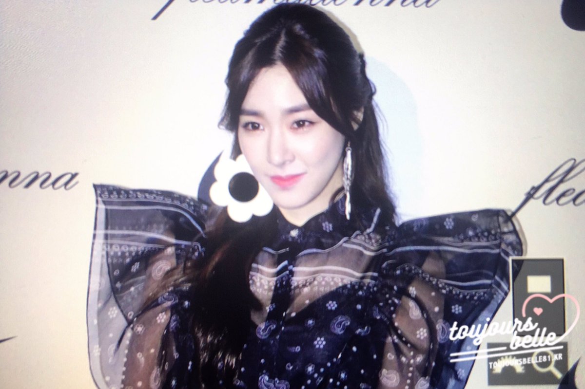 [PIC][28-03-2017]Tiffany và SeoHyun tham dự sự kiện ra mắt BST Thu - Đông của thương hiệu "FLEAMADONNA" trong khuôn khổ "2017 S/S HERA Seoul Fashion Week" vào chiều nay C7_6JD1VwAAaF9W