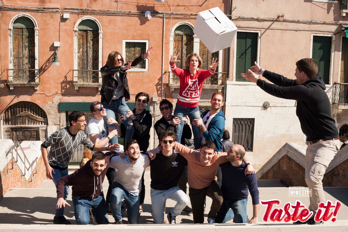 🚨-3 al #MakeIT17🚨
Lavorare insieme significa vincere insieme! 💪
Coloro che hanno dato forma al #MakeIT17, il Team Sponsor&amp;Logistica! 💛