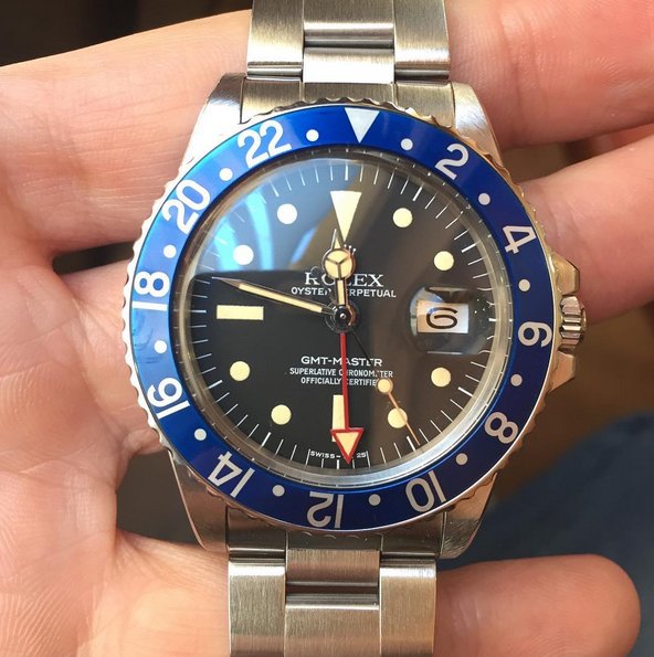 WatchClubLondon's tweet photo. Saw this yesterday, but wasn't for sale 😤 #dontblamehim
#radial #blueberrygmt #redarrow #1675 https://t.co/INXzkUCFz5