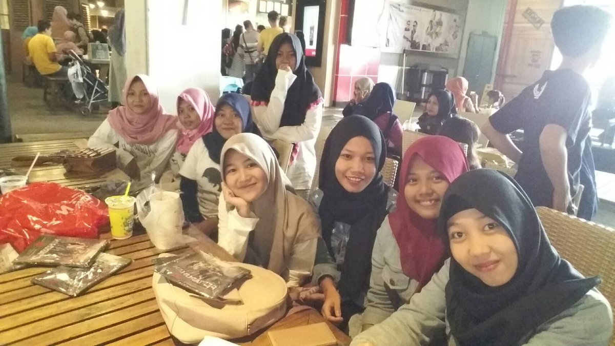 AlcCirebon's tweet photo. #GatheringAlicious Cirebon hari ini! Makasih yang udah sempetin datang 😘 next time harus lebih rame lagi ya 😙😙 https://t.co/lrvrj7fusb