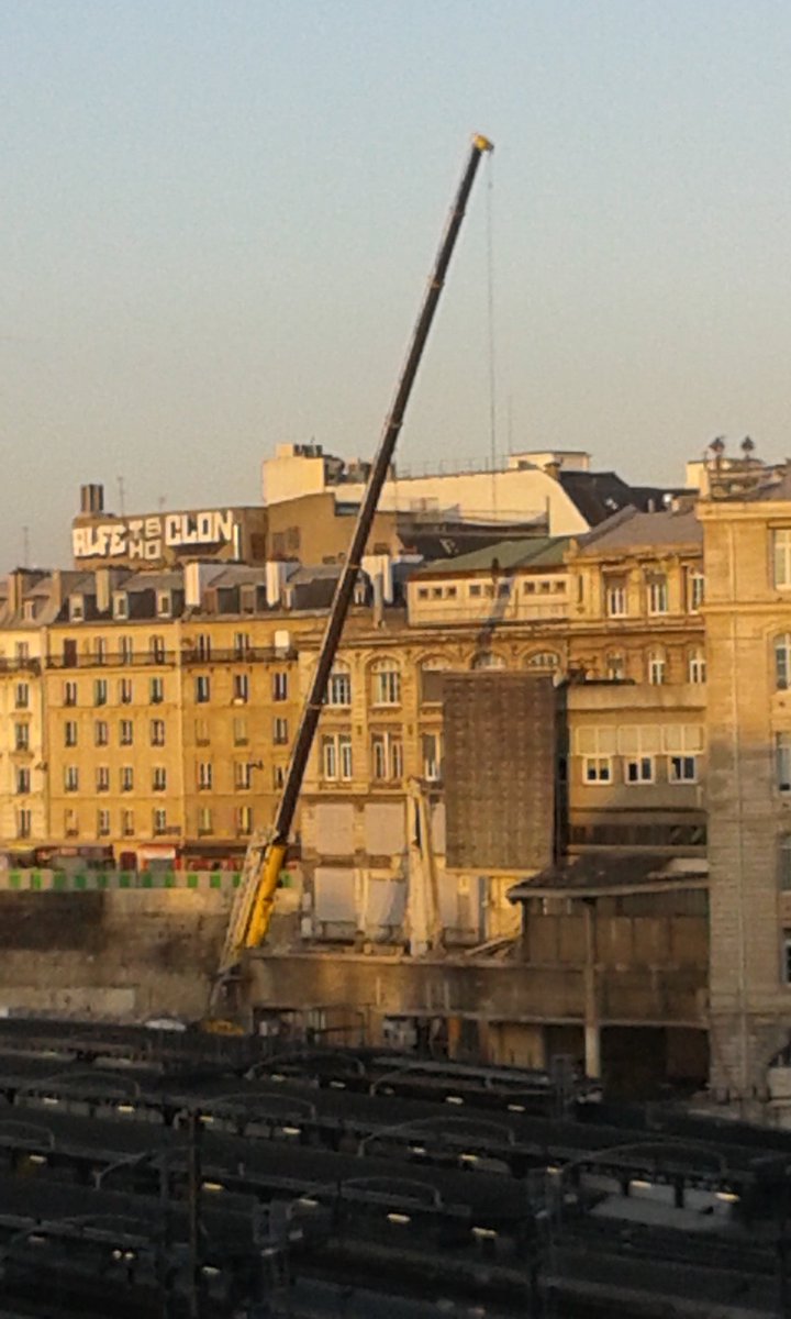 Railsethistoire's tweet photo. #balconvert travaux de 1931 et aujourd'hui : les grues @Railsethistoire #garedunord https://t.co/mKVZtSjda8