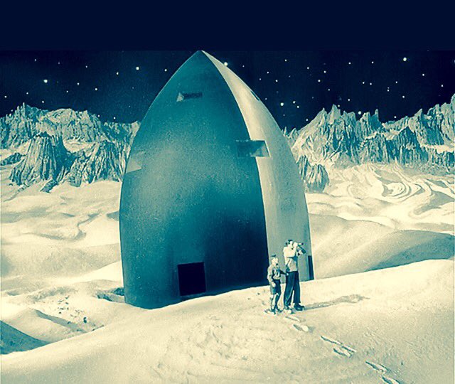 nicolebirnfeld's tweet photo. 1929 sah #Einstein die Premiere von Fritz Lang "Die Frau im Mond" in #berlin @DLR_next  @graspland @MovieLandscapes https://t.co/ptm9A7YTLE